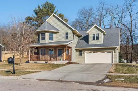 2002 Retzlaff Dr, Reedsburg, WI 53959