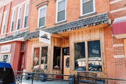 218 Main St, Mcgregor, IA 52157