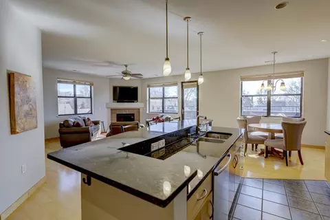 808 Williamson St #402, Madison, WI 53703