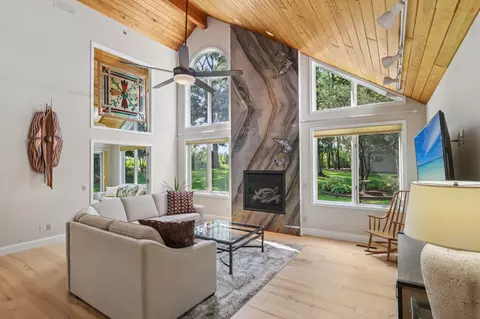 2395 White Oak Trl, Oregon, WI 53575
