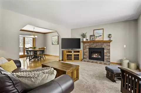 3334 Swinburne Dr, Mcfarland, WI 53558