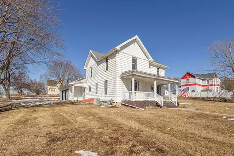 173 2nd St, Benton, WI 53803