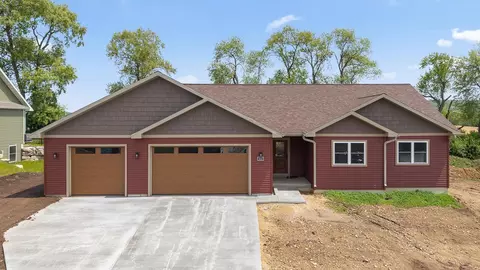 402 Roosevelt St, Baraboo, WI 53913