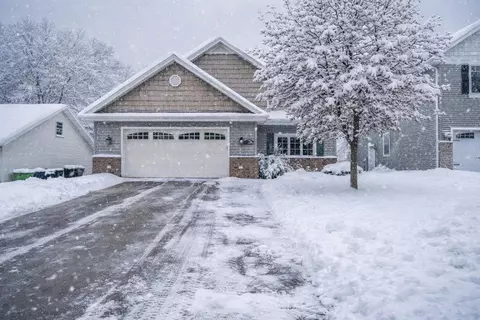 3676 Shangri La Point Rd, Oshkosh, WI 54904
