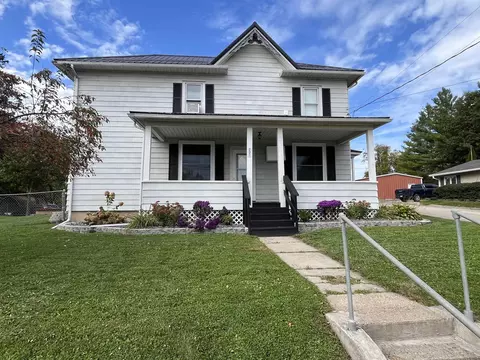 221 Main St, Gays Mills, WI 54631