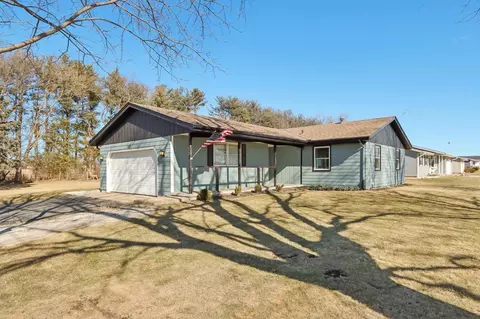 222 Thistledown Ln, Walworth, WI 53184