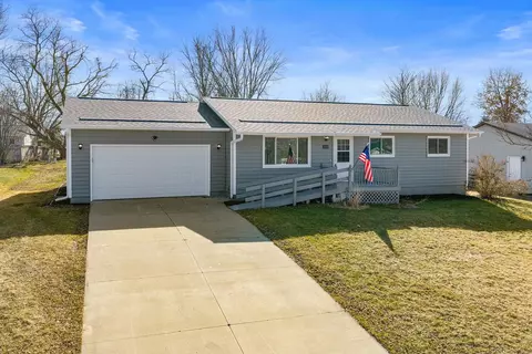 509 Ernstmeyer Dr, Baraboo, WI 53913