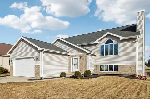810 N Parkview St, Cottage Grove, WI 53527