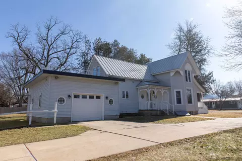 246 E 5th St, Westfield, WI 53964