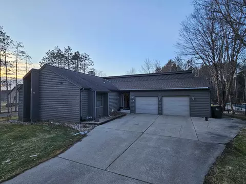 s2943 Fairway Drive, Reedsburg, WI 53959
