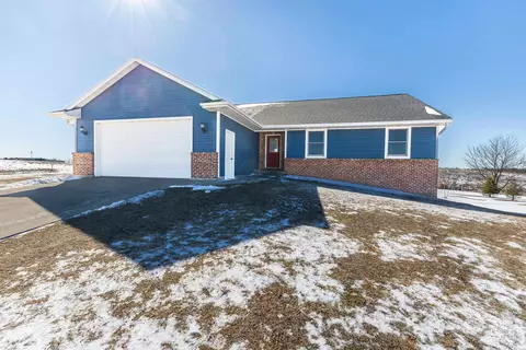 1595 Cornerstone Cir, Platteville, WI 53818