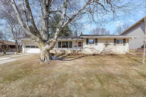 104 Cherokee Rd, Beaver Dam, WI 53916