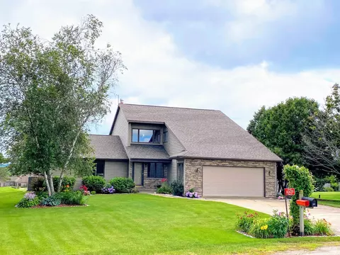 60439 Fairway Ct, Prairie Du Chien, WI 53821