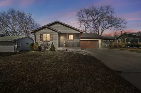 305 Meadow Ln, Poynette, WI 53955
