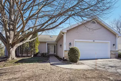 121 N Oak Grove Dr #17, Madison, WI 53717