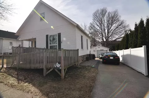 609 17th Ave, Monroe, WI 53566