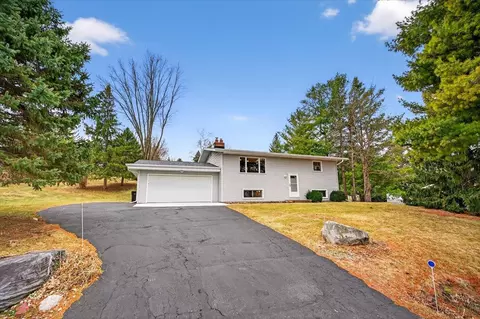 4175 Mahoney Rd, Mcfarland, WI 53558