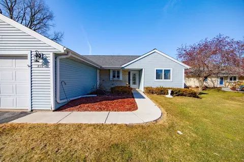 410 Lawn St, Cambridge, WI 53523