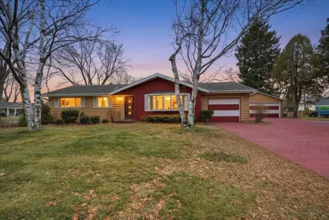 5005 Highland Dr, Mcfarland, WI 53558