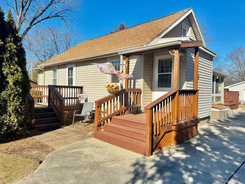 737 E Briar Ln, Beloit, WI 53511