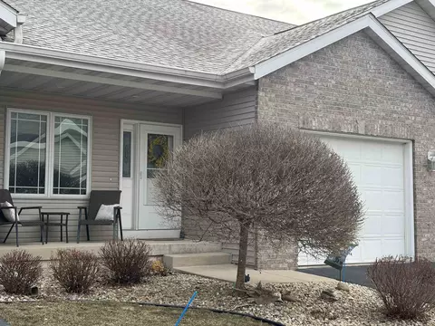605 Nightingale Ln, Cottage Grove, WI 53527