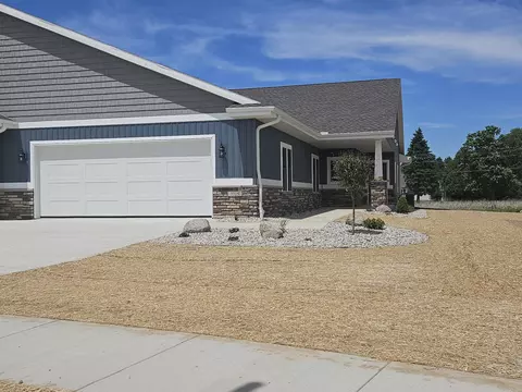 3725 Newcastle Dr #31, Janesville, WI 53546
