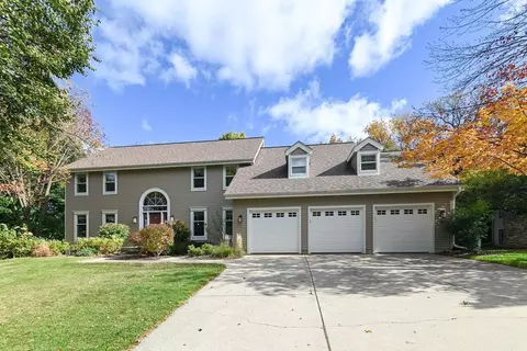 22 Pebble Beach Cir, Madison, WI 53717