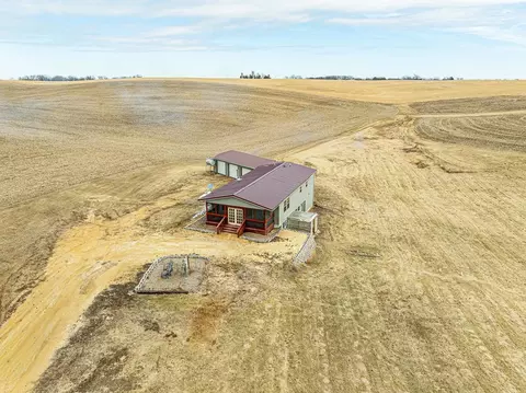 218 Durkin Rd, Mineral Point, WI 53565