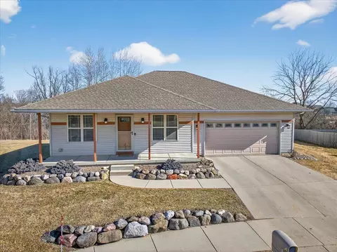 736 Bluestem Ct, Sun Prairie, WI 53590