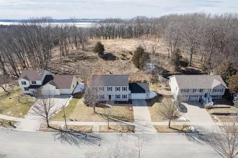 4102 Meadow Valley Dr, Madison, WI 53704