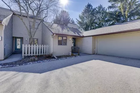 9 Oak Grove Dr, Madison, WI 53717