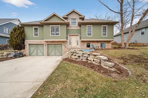 2000 Buckingham Rd, Stoughton, WI 53589