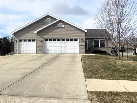 212 Ridgeview Ln, Columbus, WI 53925