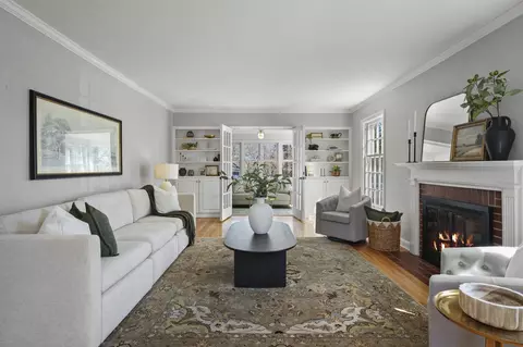 811 Hiawatha Dr, Madison, WI 53711