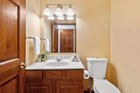 Bath - 6237 S Edgewater Dr, Beloit, WI 53511 photo 1 of 4