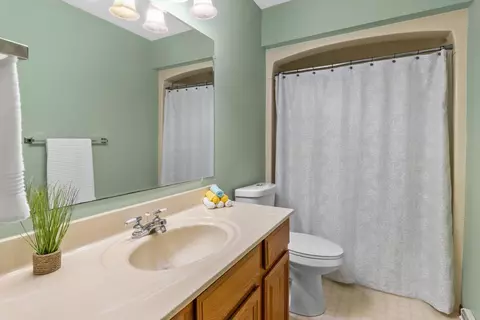 Bath - 6237 S Edgewater Dr, Beloit, WI 53511 photo 4 of 4