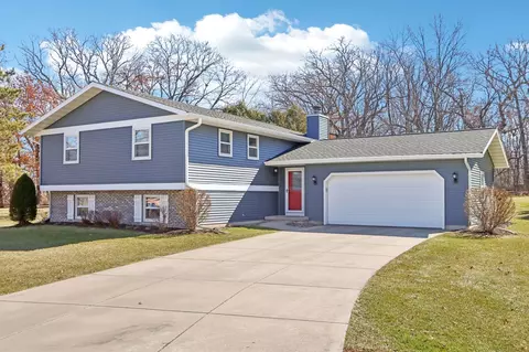 2500 Pinto Trl, Mcfarland, WI 53558