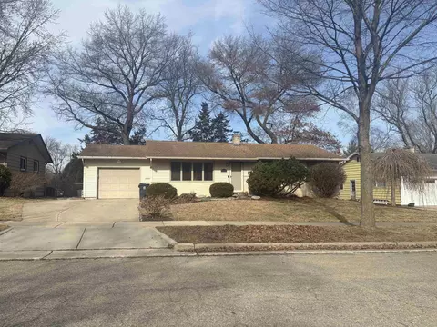 5018 Ironwood Dr, Madison, WI 53716