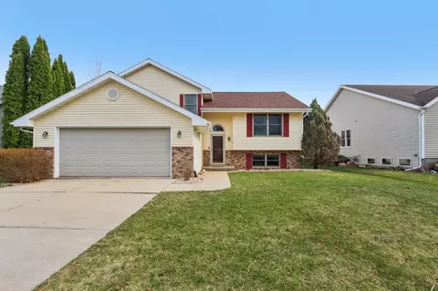 5495 Quarry Hill Dr, Fitchburg, WI 53711