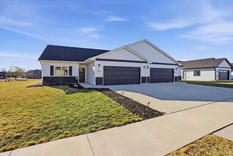 562 Stonewood Ct, Evansville, WI 53536