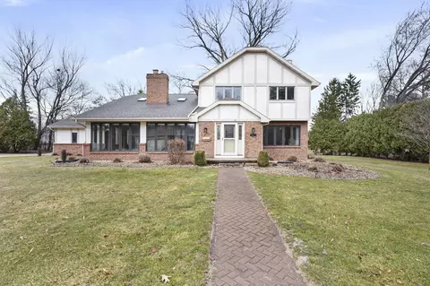 607 Greenway Rd, Monona, WI 53716