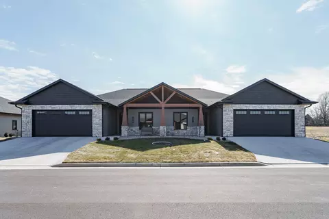 381 Ridge View Dr #4, Milton, WI 53563