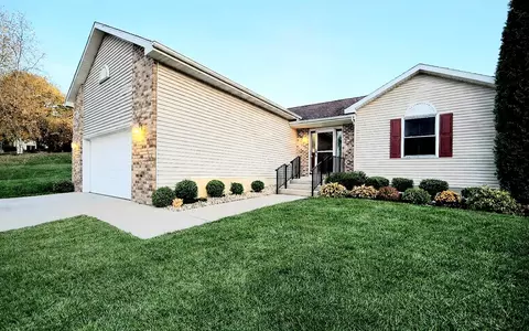 613 Lucky Trl, Mount Horeb, WI 53572