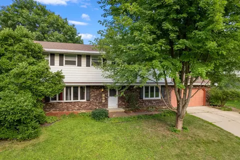 571 S Hillcrest Dr, Verona, WI 53593