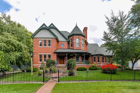 6 Pebble Beach Cir, Madison, WI 53717