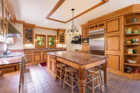 6 Pebble Beach Cir, Madison, WI 53717