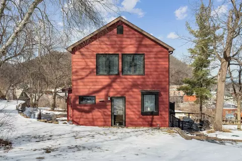 201 Point Anne Ln, Mcgregor, IA 52157