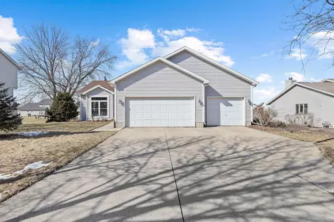 639 N Woods Edge Dr, Oregon, WI 53575