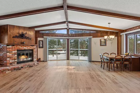 1074 E Queens Way, Nekoosa, WI 54457