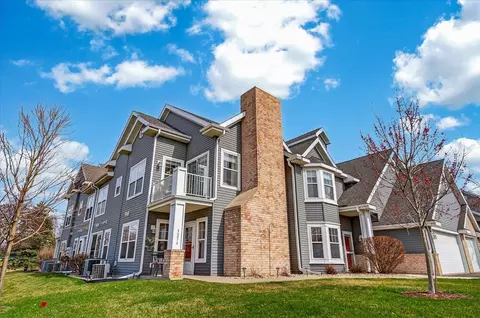 3272 Stonecreek Dr, Madison, WI 53719